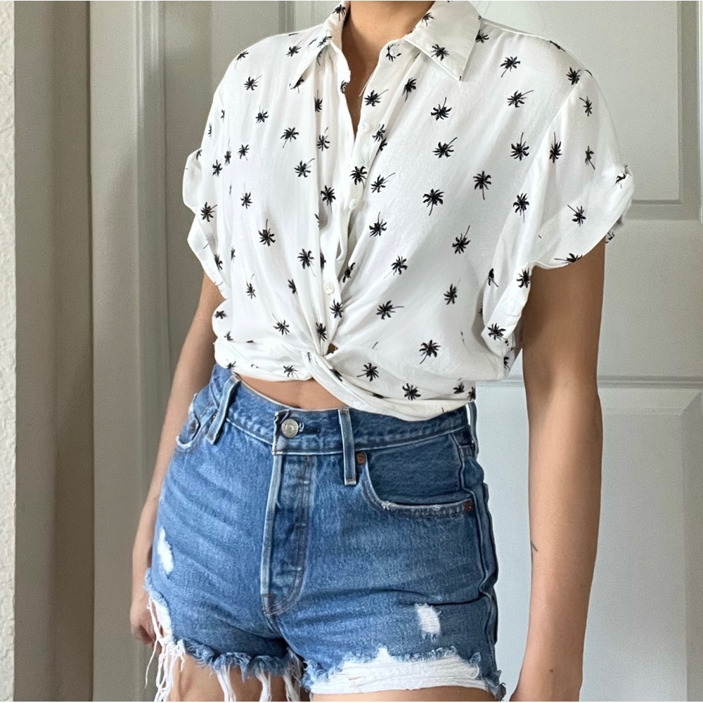 Black and White Crop Palm Tree Print Button Down Top size small